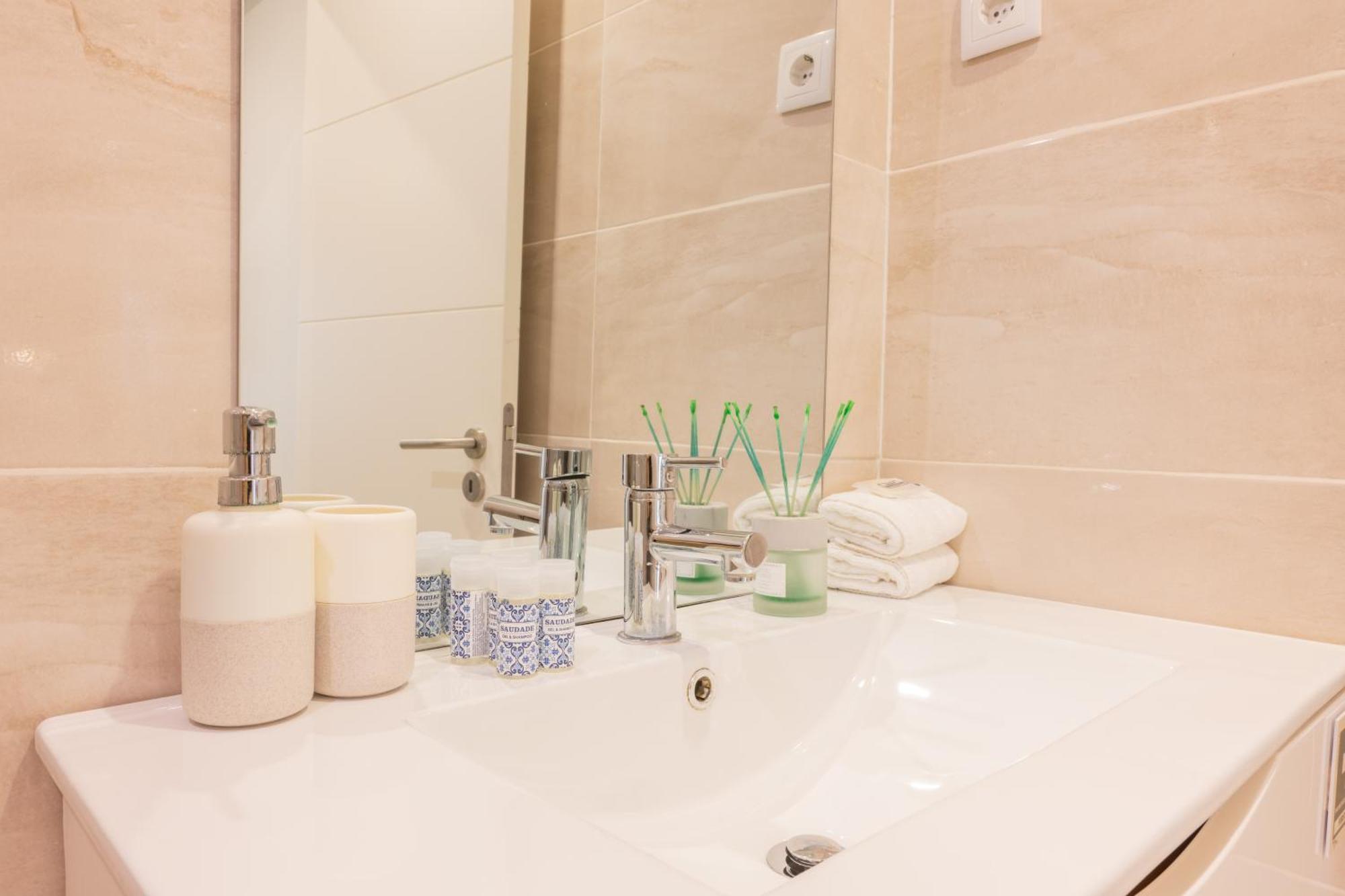 Lapa Charm Apartments With Patio ลิสบอน ภายนอก รูปภาพ